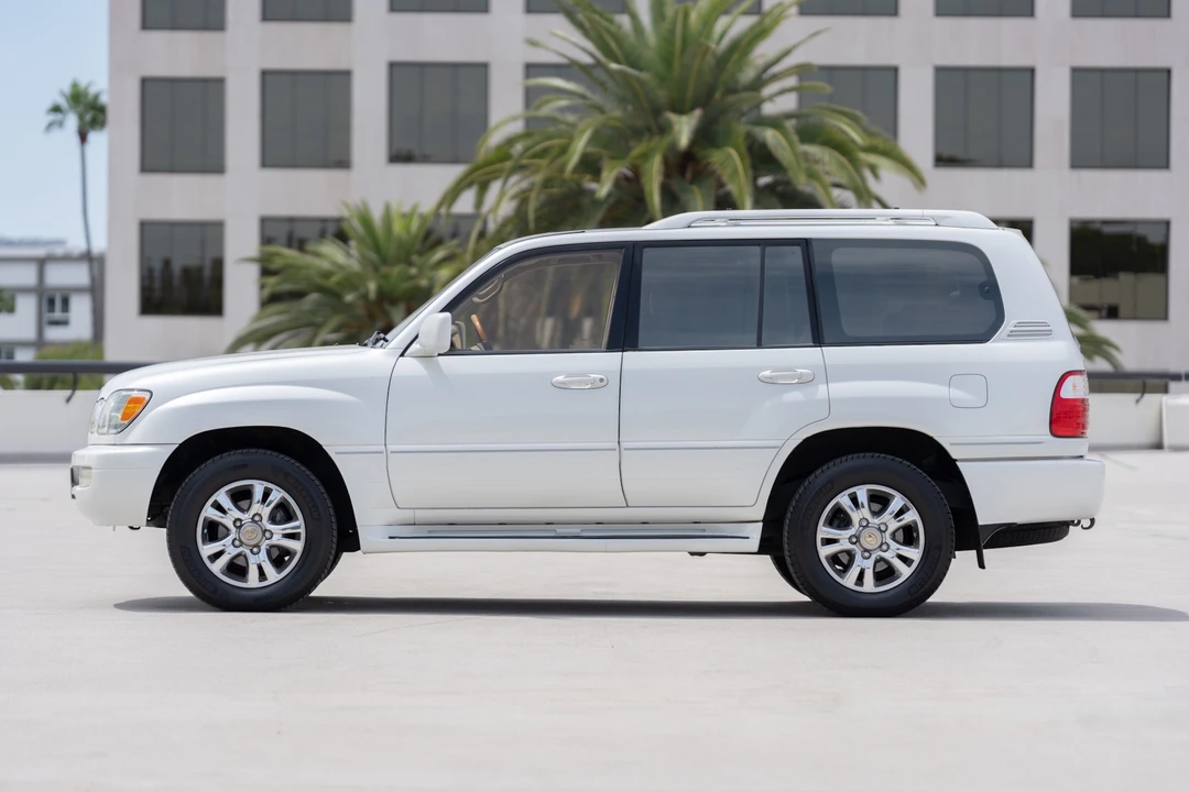 2003 Lexus LX 2nd Gen - Image 13 of 31