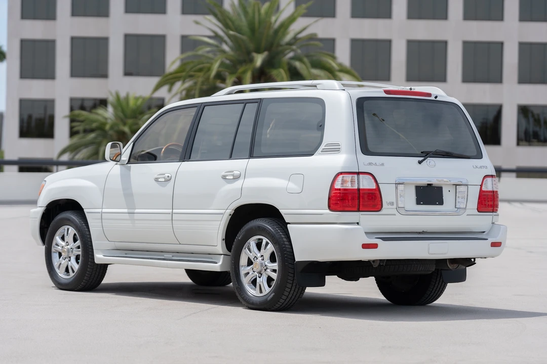 2003 Lexus LX 2nd Gen - Image 16 of 31
