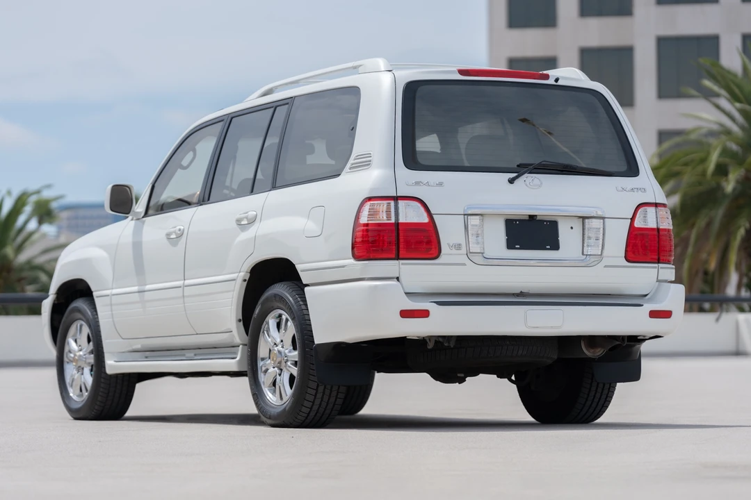 2003 Lexus LX 2nd Gen - Image 15 of 31