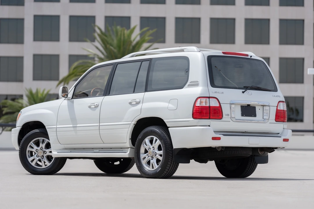 2003 Lexus LX 2nd Gen - Image 14 of 31