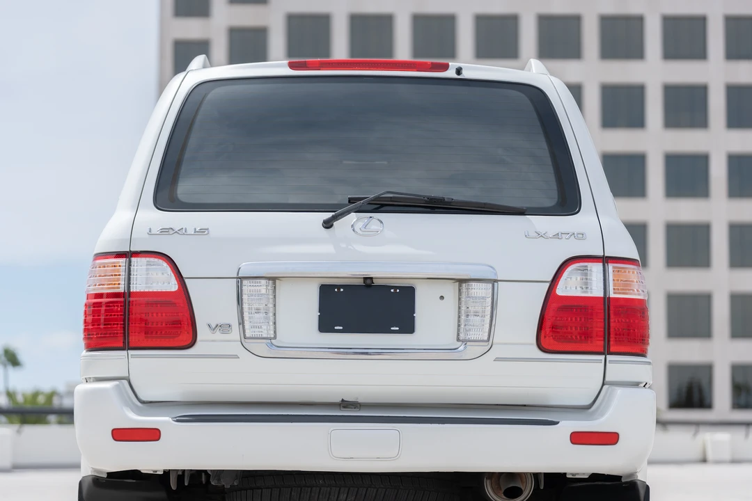 2003 Lexus LX 2nd Gen - Image 17 of 31
