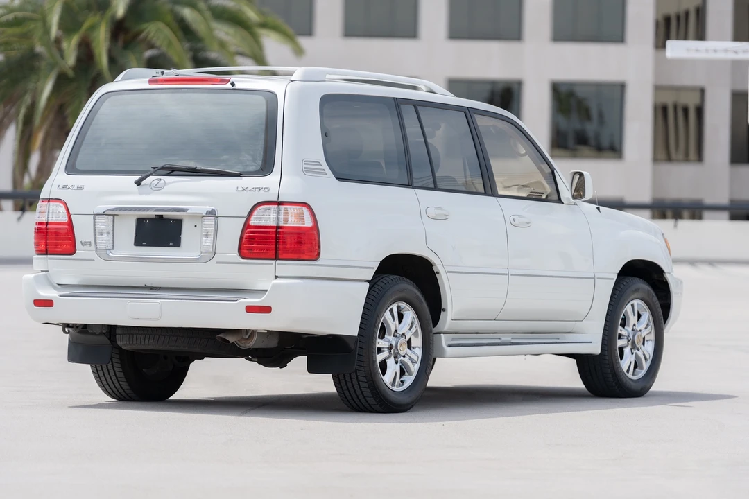 2003 Lexus LX 2nd Gen - Image 21 of 31