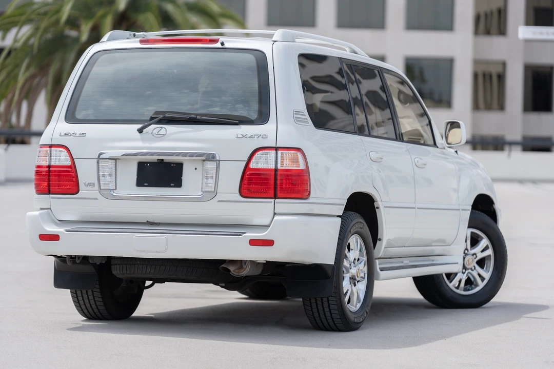 2003 Lexus LX 2nd Gen - Image 19 of 31
