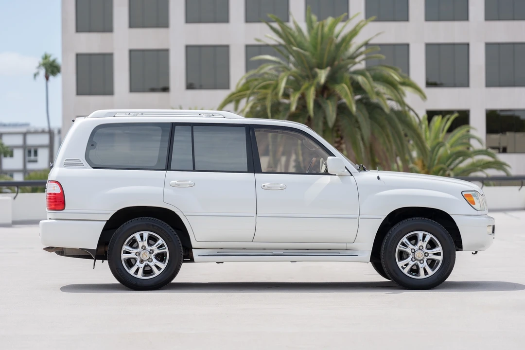 2003 Lexus LX 2nd Gen - Image 23 of 31