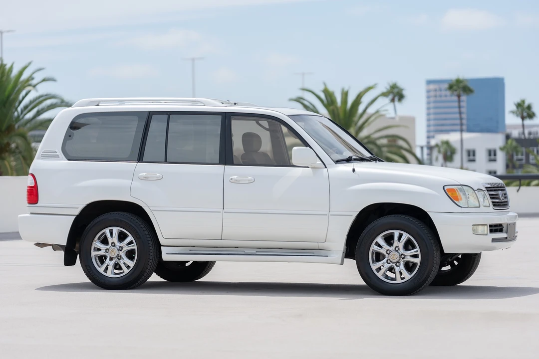 2003 Lexus LX 2nd Gen - Image 24 of 31