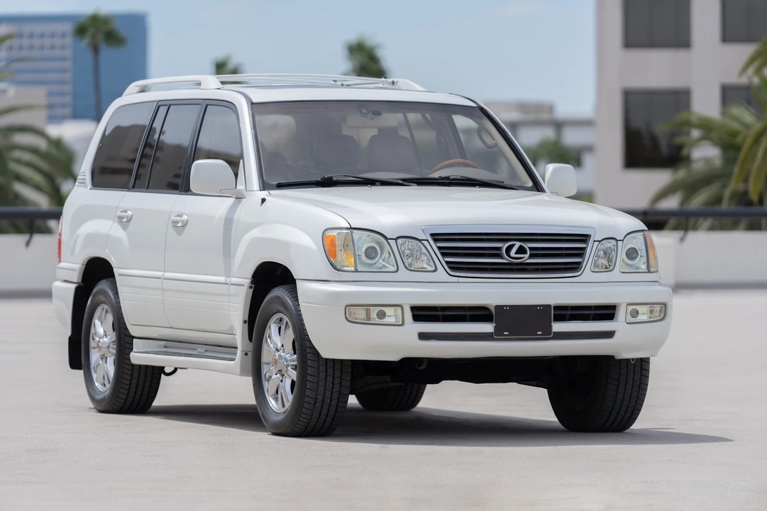 2003 Lexus LX 2nd Gen - Image 2 of 31