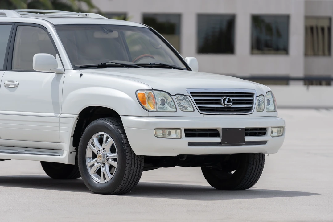 2003 Lexus LX 2nd Gen - Image 25 of 31