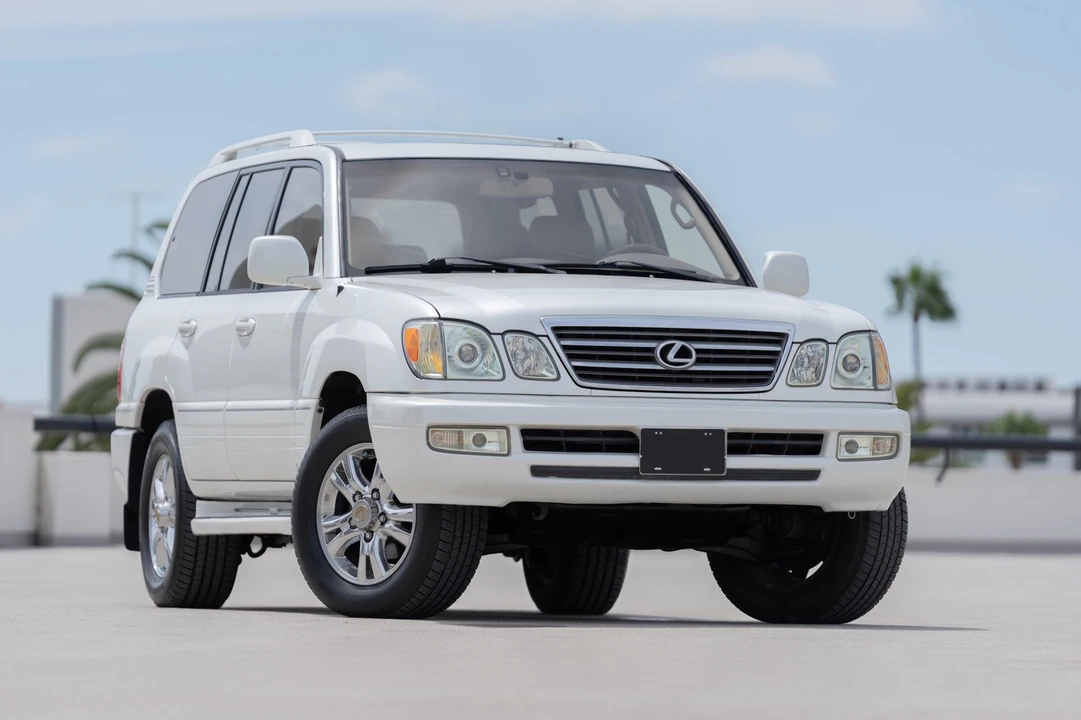 2003 Lexus LX 2nd Gen - Image 4 of 31