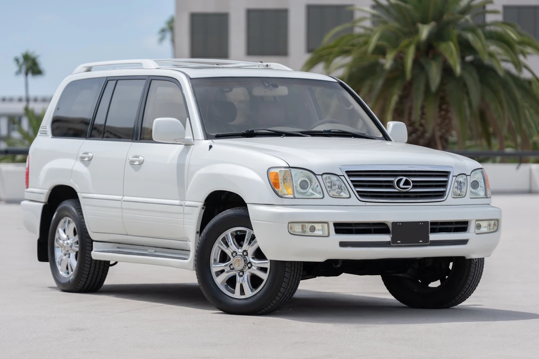 2003 Lexus LX 2nd Gen - Image 5 of 31
