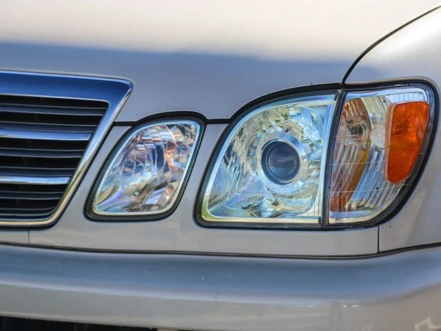 2003 Lexus LX 2nd Gen - Image 15 of 21