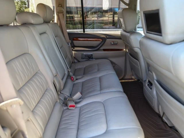 2003 Lexus LX 2nd Gen - Image 24 of 31