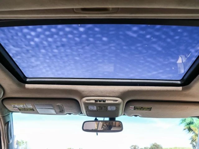 2003 Lexus LX 2nd Gen - Image 22 of 31