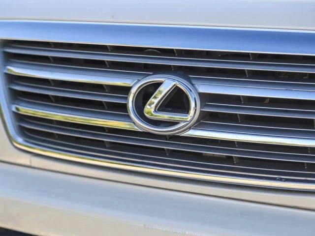 2003 Lexus LX 2nd Gen - Image 16 of 21