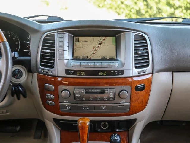 2003 Lexus LX 2nd Gen - Image 18 of 21