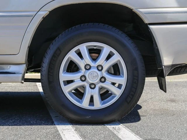 2003 Lexus LX 2nd Gen - Image 12 of 21