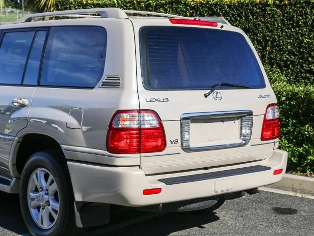 2003 Lexus LX 2nd Gen - Image 9 of 21