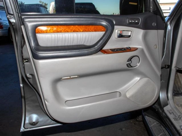 2003 Lexus LX 2nd Gen - Image 20 of 21