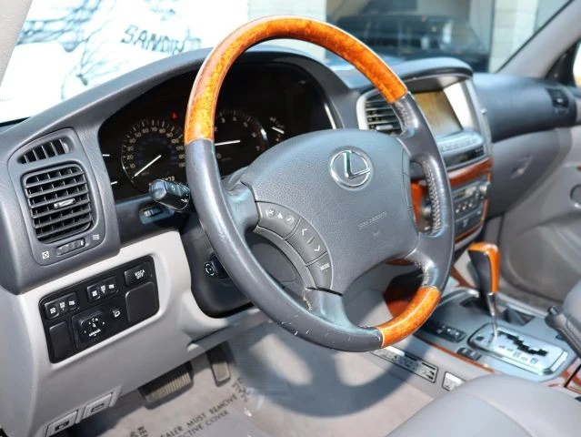 2003 Lexus LX 2nd Gen - Image 17 of 21