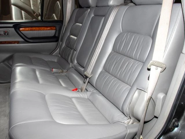 2003 Lexus LX 2nd Gen - Image 19 of 21