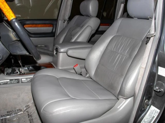 2003 Lexus LX 2nd Gen - Image 12 of 21