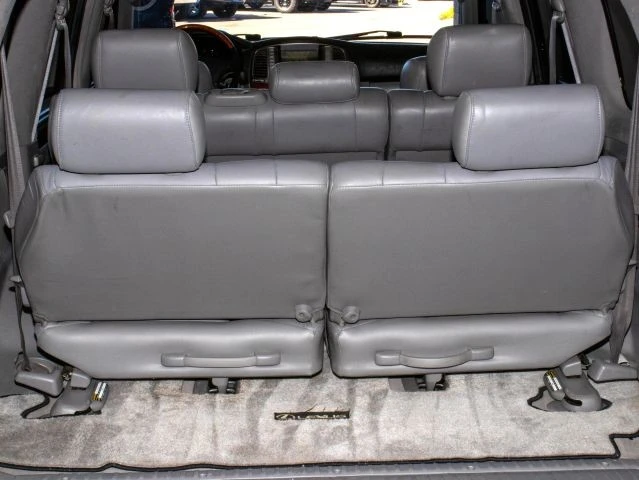 2003 Lexus LX 2nd Gen - Image 19 of 21