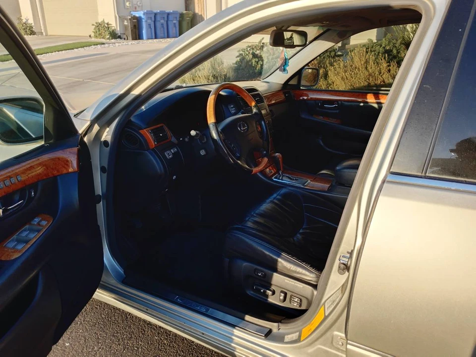 2003 Lexus LS 3rd Gen - Image 9 of 10