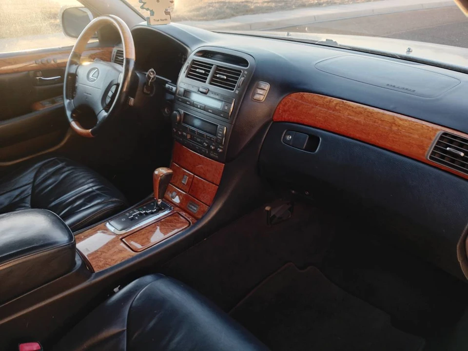 2003 Lexus LS 3rd Gen - Image 7 of 10