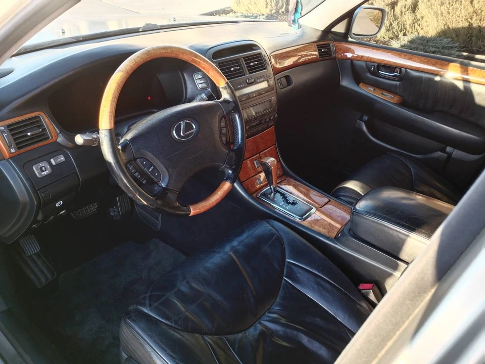 2003 Lexus LS 3rd Gen - Image 4 of 10