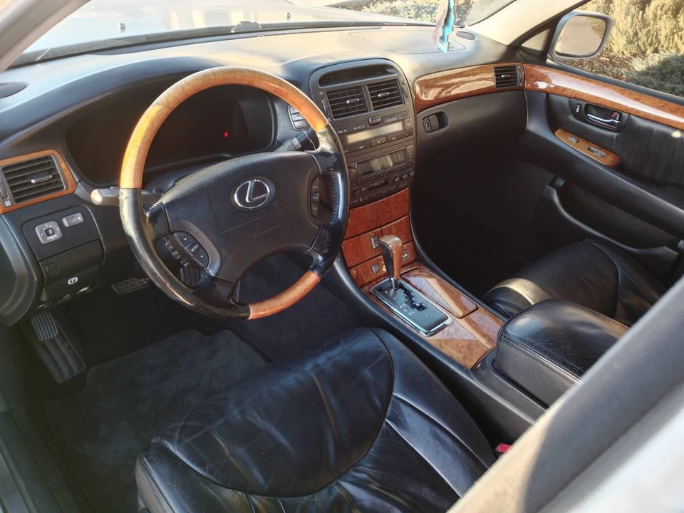 2003 Lexus LS 3rd Gen - Image 8 of 10