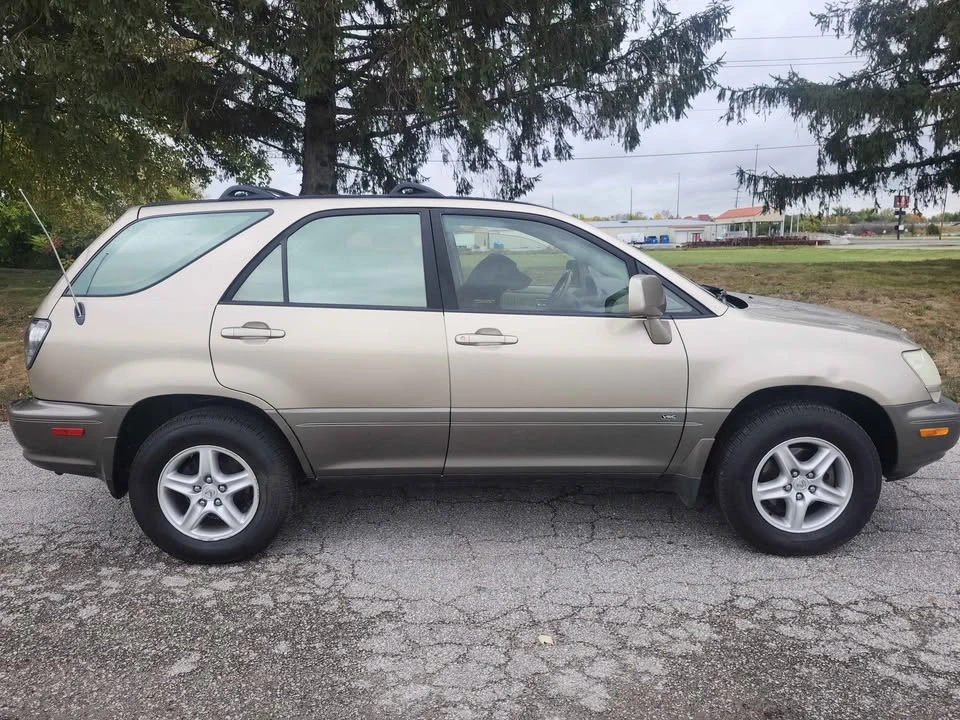 2003 Lexus RX 1st Gen - Image 2 of 9