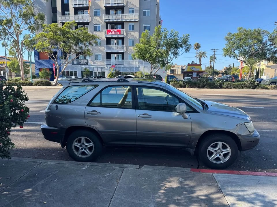 2003 Lexus RX 1st Gen - Image 4 of 5