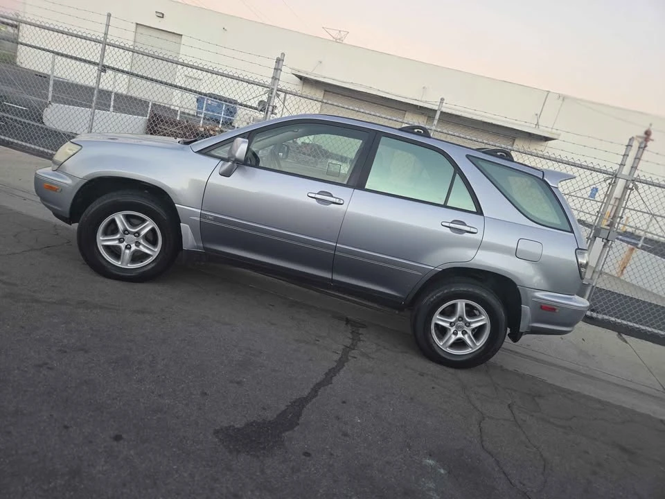2003 Lexus RX 1st Gen - Image 4 of 12