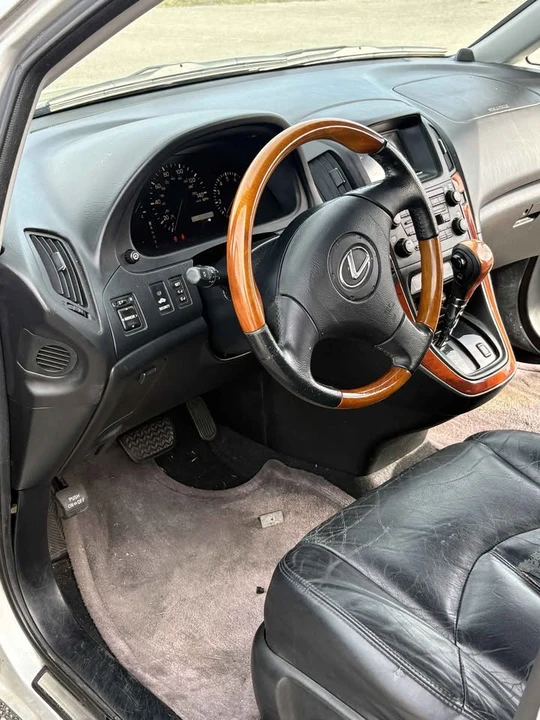 2003 Lexus RX 1st Gen - Image 6 of 10