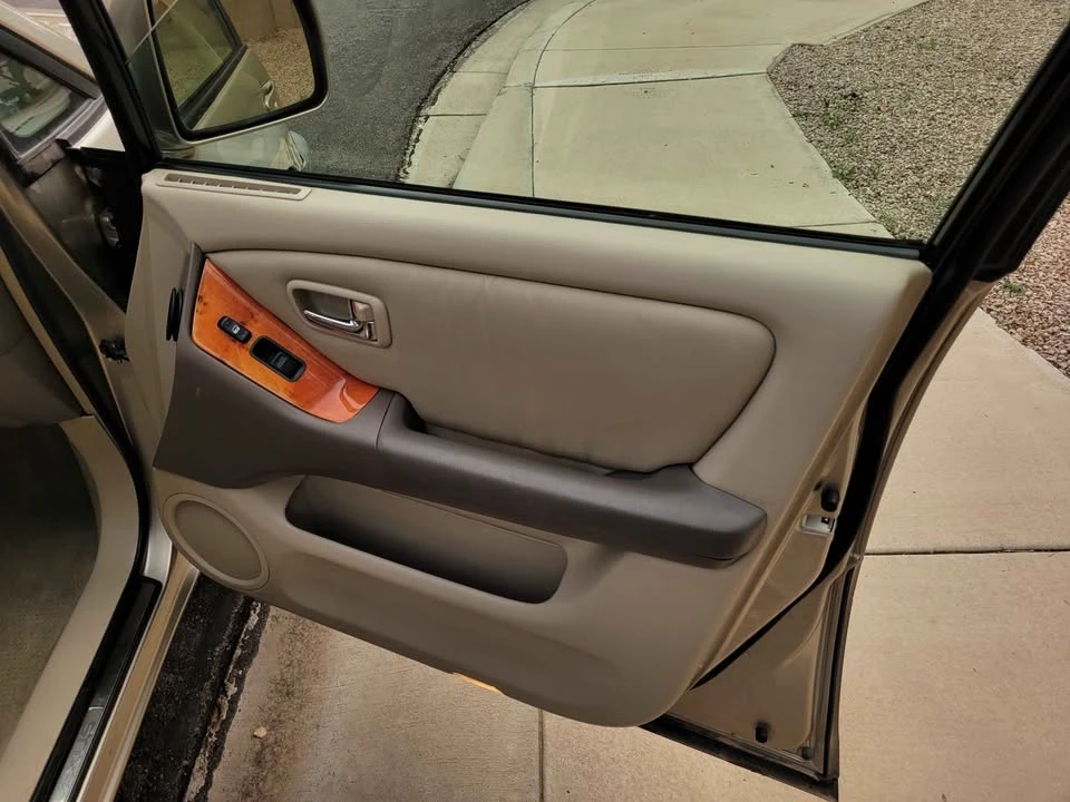 2003 Lexus RX 1st Gen - Image 11 of 18