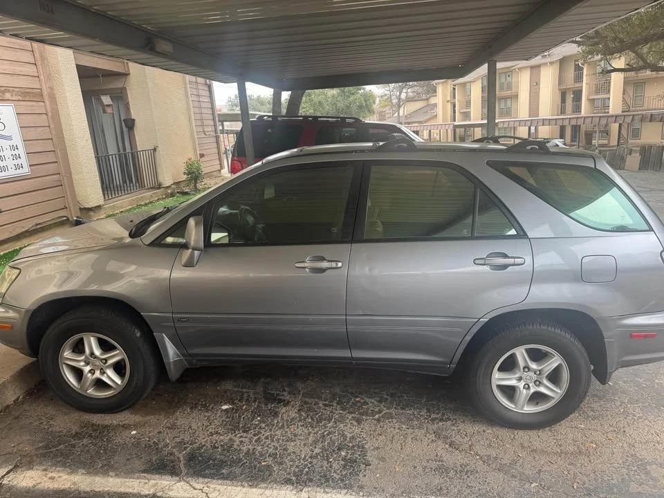 2003 Lexus RX 1st Gen - Image 4 of 10