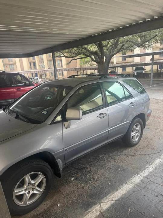 2003 Lexus RX 1st Gen - Image 5 of 10