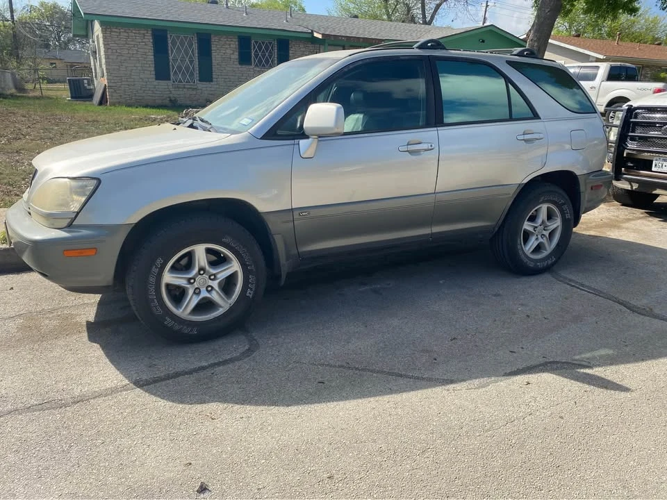 2003 Lexus RX 1st Gen - Image 3 of 10