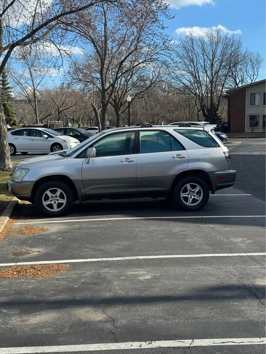 2003 Lexus RX 1st Gen - Image 4 of 8