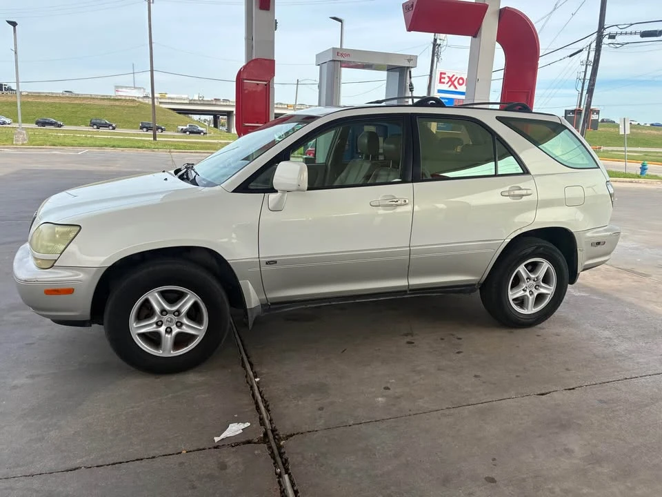 2003 Lexus RX 1st Gen - Image 2 of 4