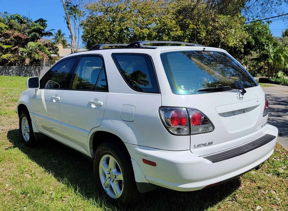 2003 Lexus RX 1st Gen - Image 2 of 15