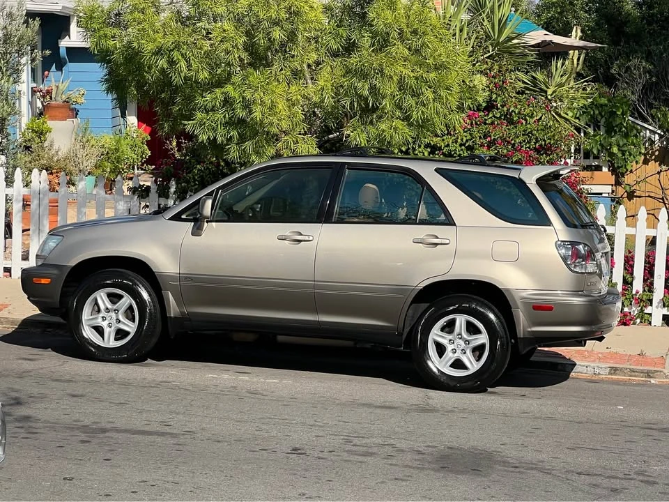 2003 Lexus RX 1st Gen - Image 11 of 17