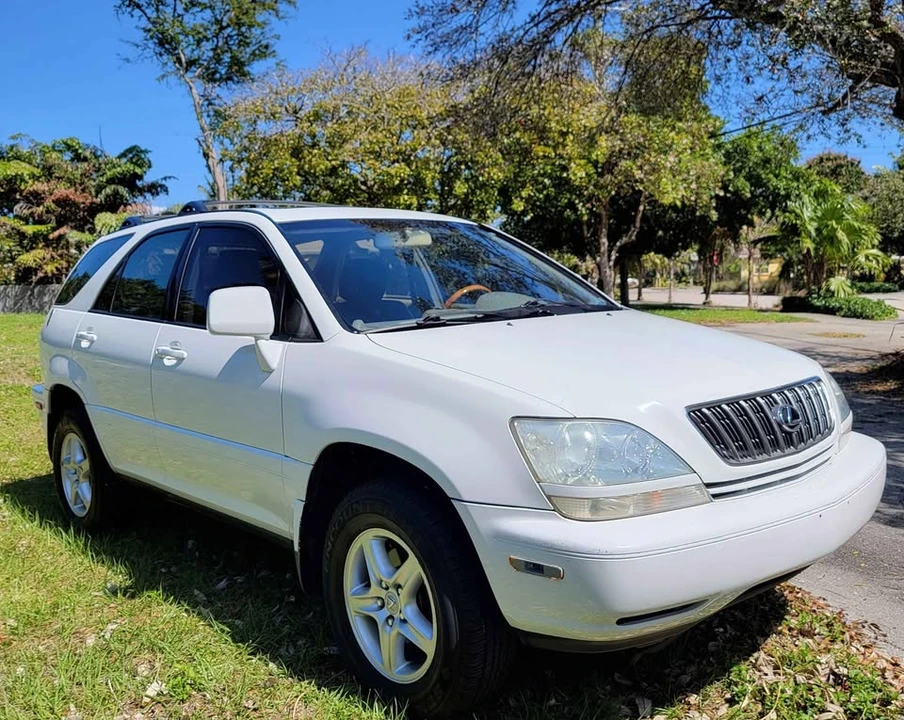 2003 Lexus RX 1st Gen - Image 9 of 15