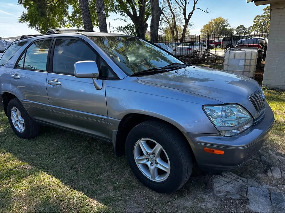 2003 Lexus RX 1st Gen - Image 2 of 17