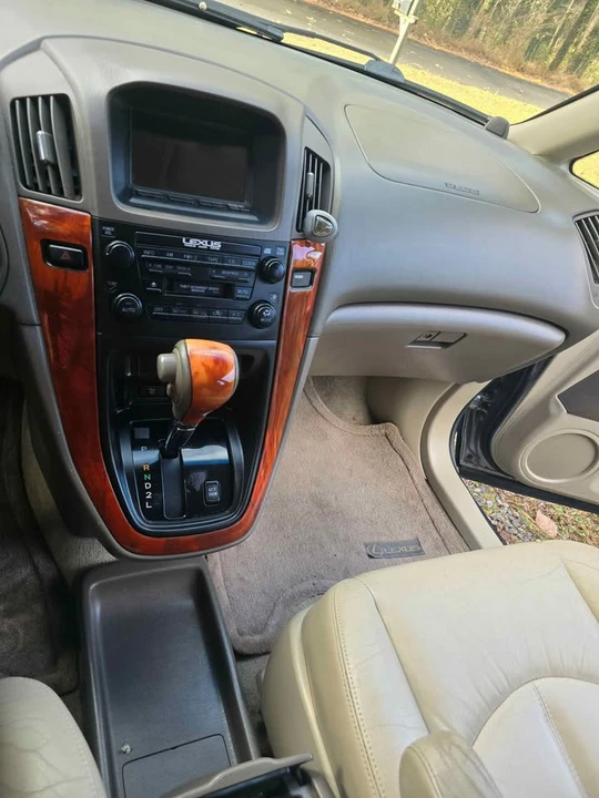 2003 Lexus RX 1st Gen - Image 7 of 10