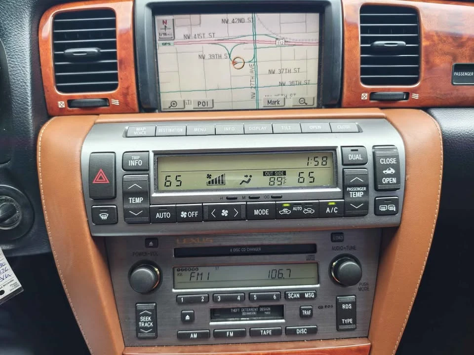 2003 Lexus SC430 - Image 10 of 12