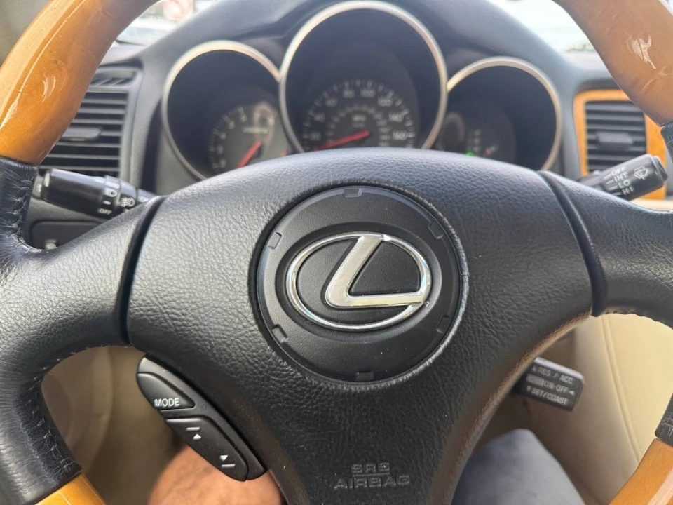 2003 Lexus SC430 - Image 10 of 21