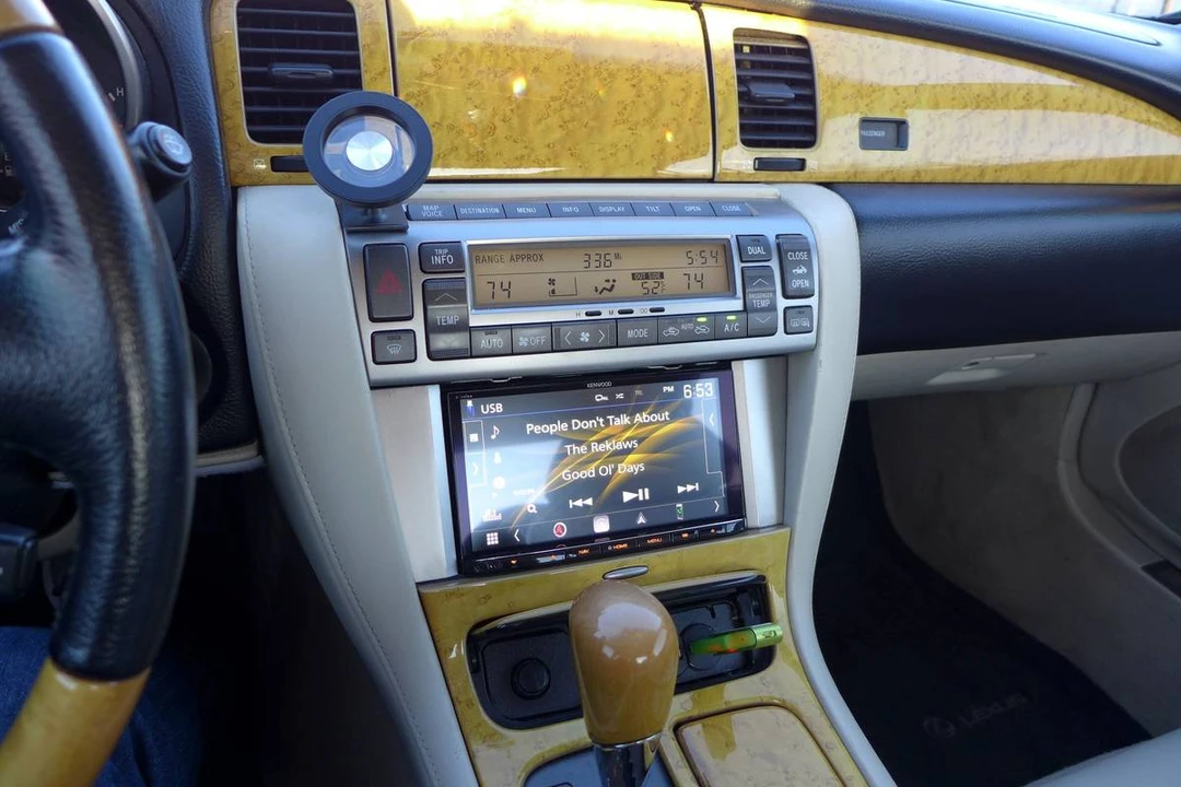 2003 Lexus SC430 - Image 12 of 23
