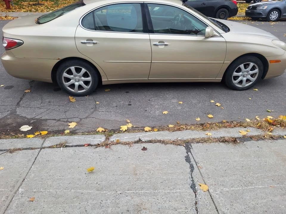 2003 Lexus ES 3rd Gen - Image 3 of 12
