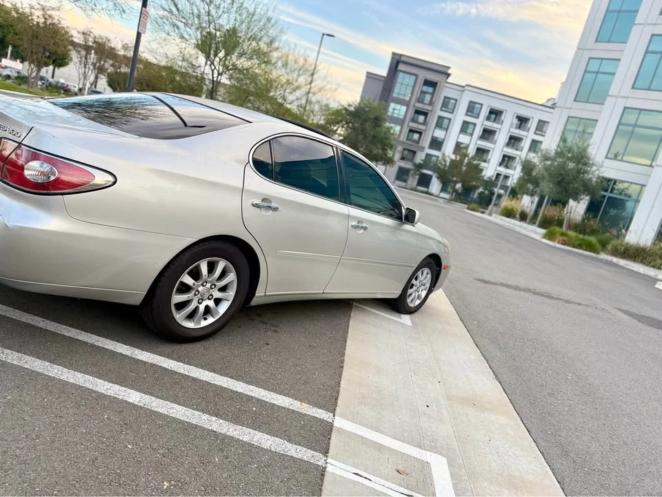 2003 Lexus ES 3rd Gen - Image 5 of 10