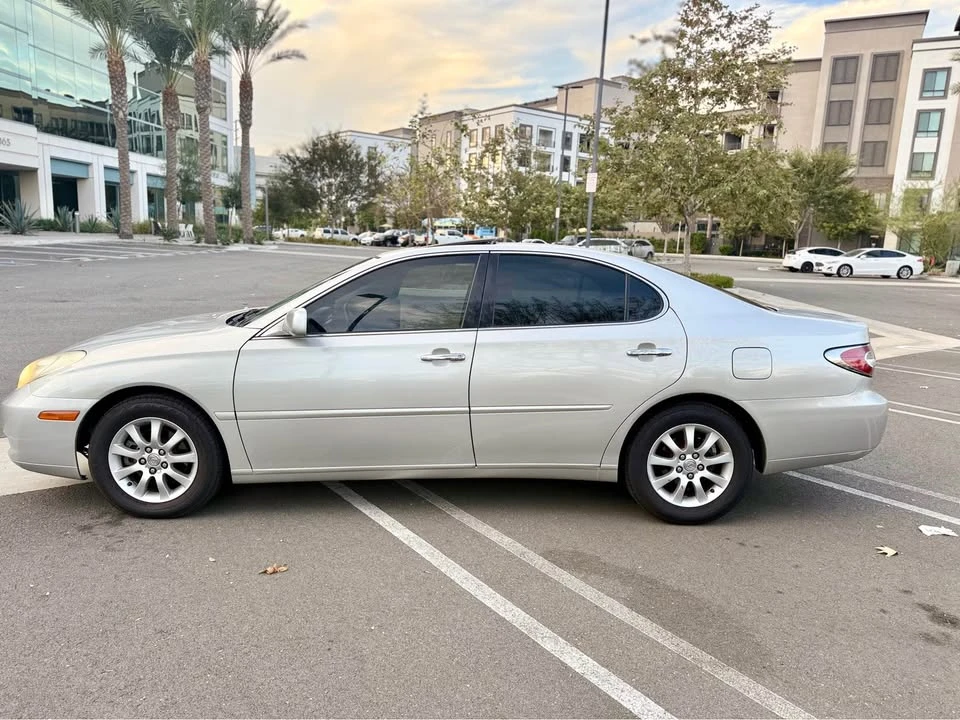 2003 Lexus ES 3rd Gen - Image 2 of 10